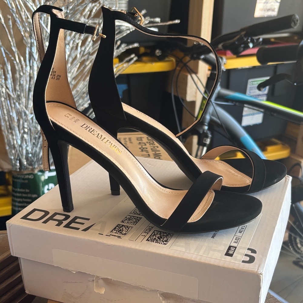 Dream Pairs Elegant Black Heels